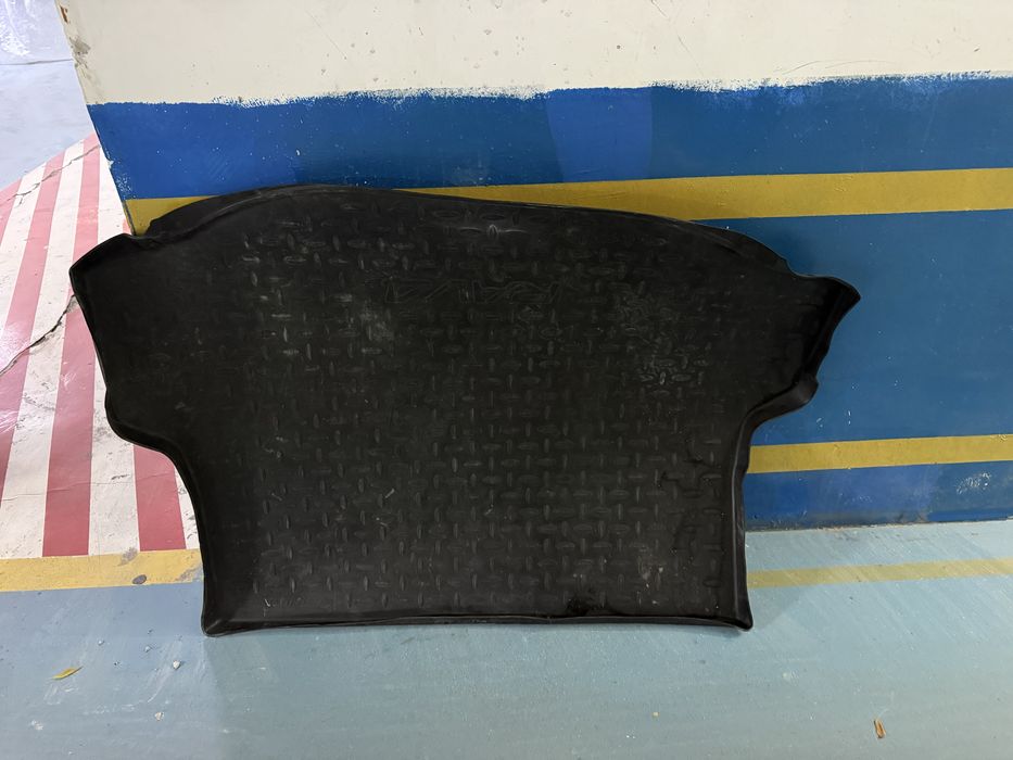Коврик резиновый на багажник RAV4  4 поколение