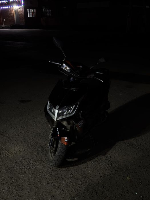 Продам скутер М8 125 кубов