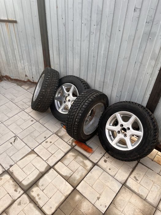 Продам зимнию резину в сборе