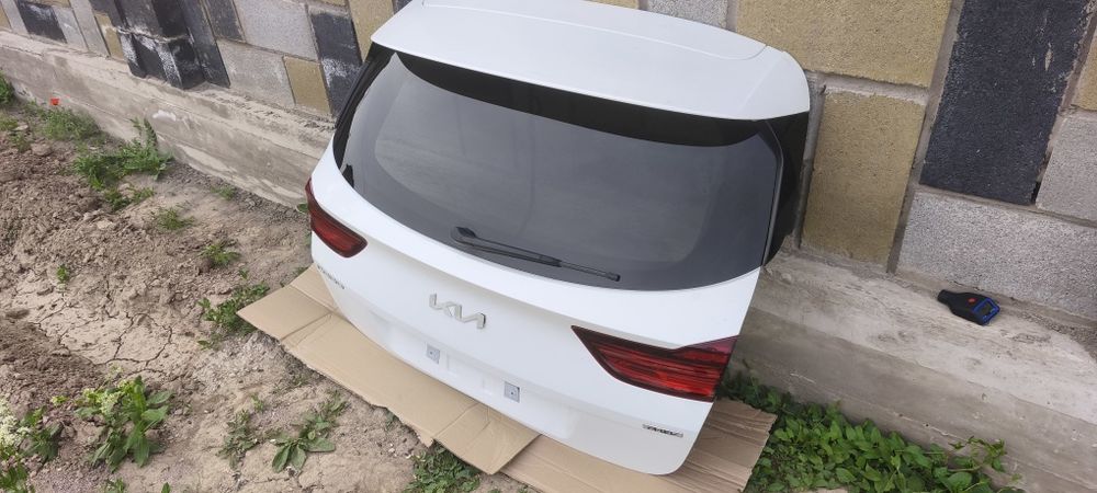 Крышка багажника Киа сид универсал 73700J7210 Kia Ceed