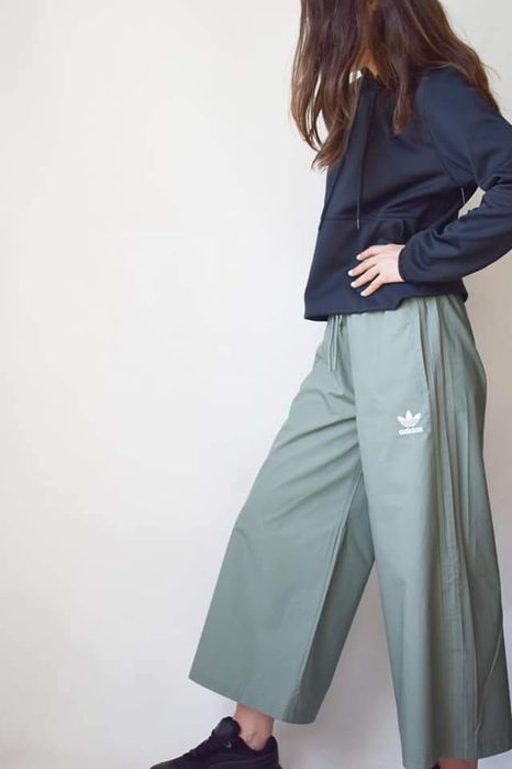 Долнище adidas, ново