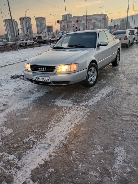 Машина ауди а6 с4