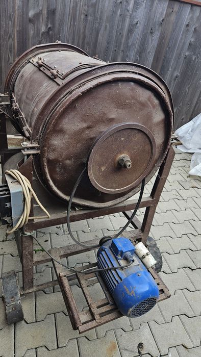 Mașină de smicurat porumb electrica.