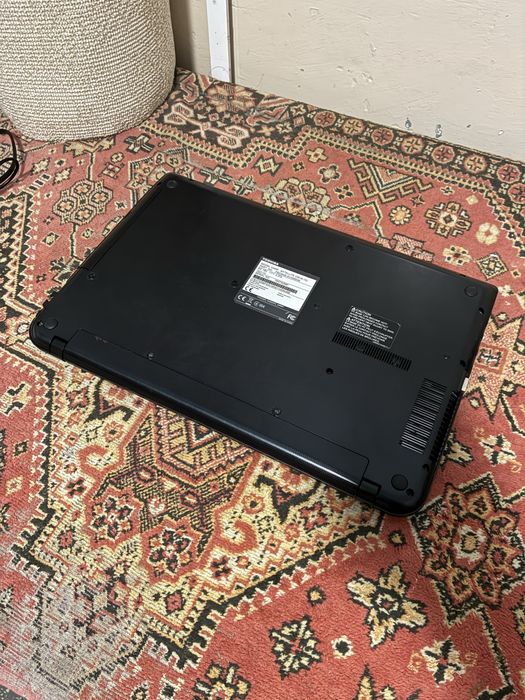 Laptop Toshiba Satellite - 500GB - Windows 10 Pro - Încărcător
