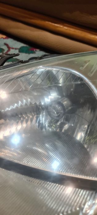 Vând faruri ford focus