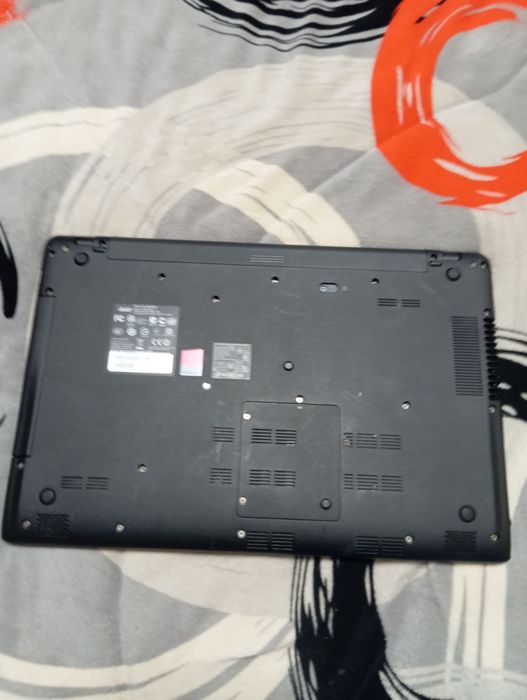 Vând laptop  Acer v5 551