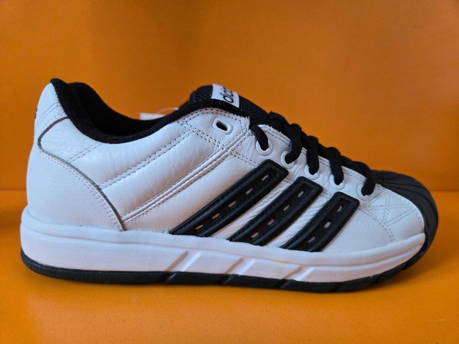 ADIDAS El Segundo чисто нови с етикет мъжки обувки ORIGINALS номер 42