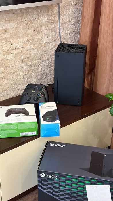 Xbox Series X 1TB – Перфектен, като нов + 2-ри геймпад и док станция