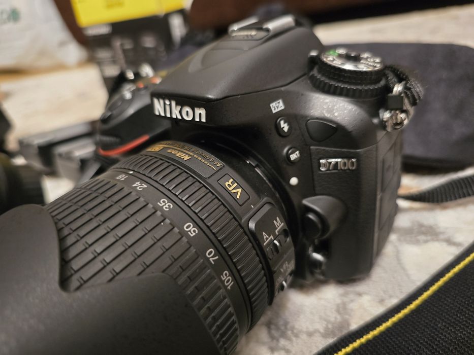 Nikon D7100 "18-105" VR Kit plus alte accesorii citiți descrierea