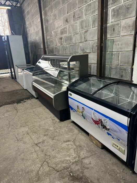 Продам витринные холодильники