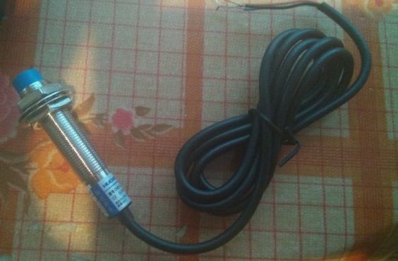 Индуктивен датчик / сензор