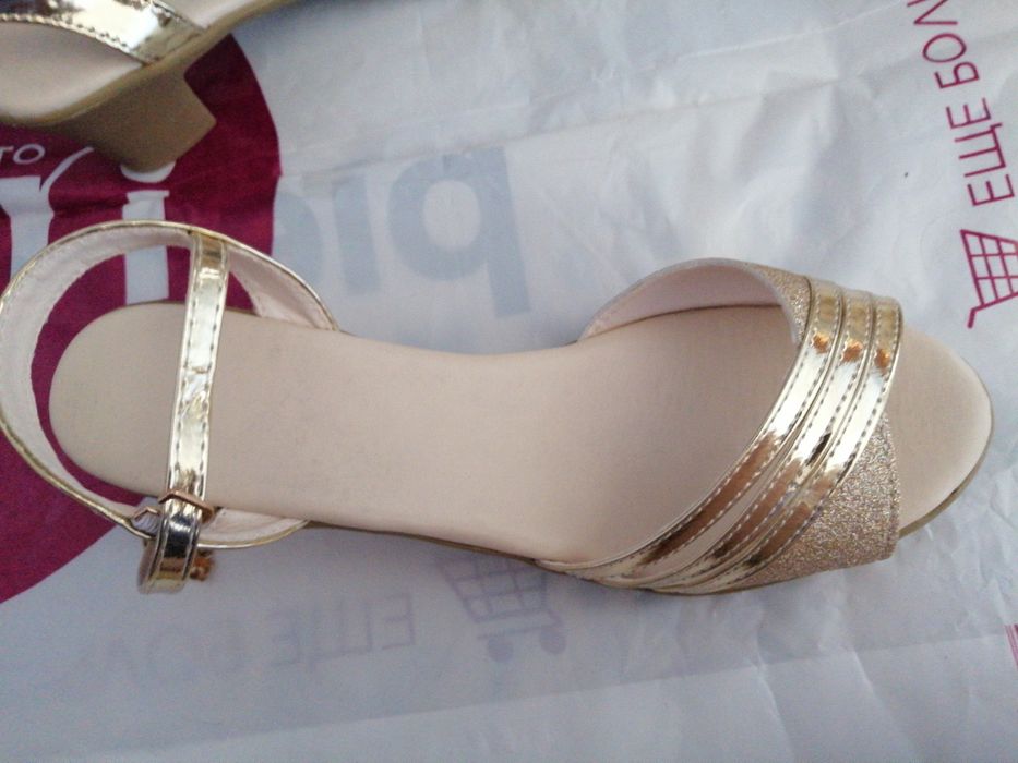 Продам босаножку новый