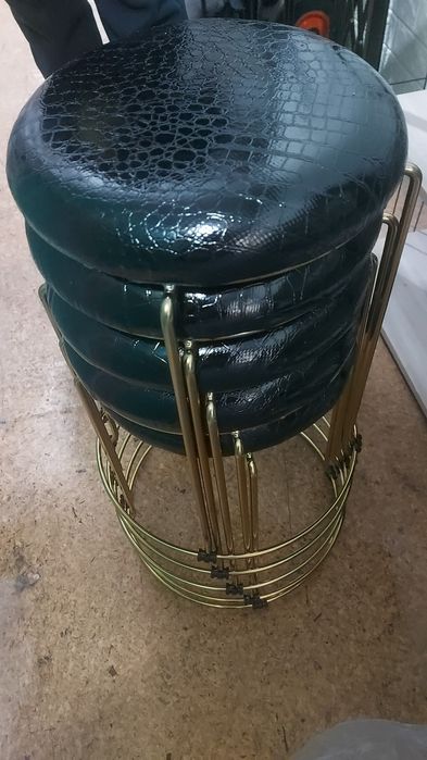 Табуретки, табурет,  стулья.