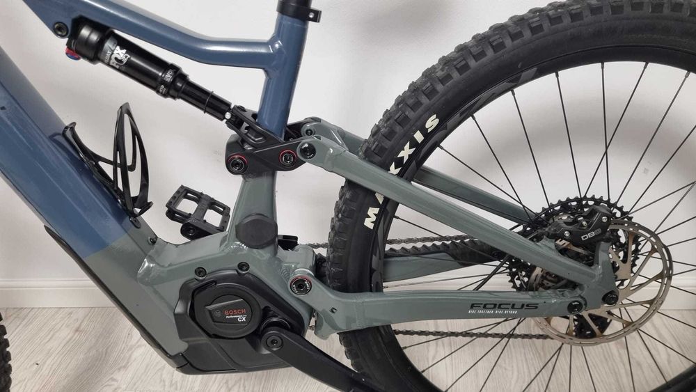 Bicicleta electrica full suspension FOCUS JAM 2 2023
