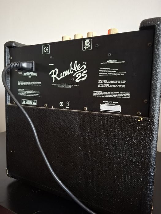 Combo chitara bas Fender Rumble 25 (cub, amplificator)