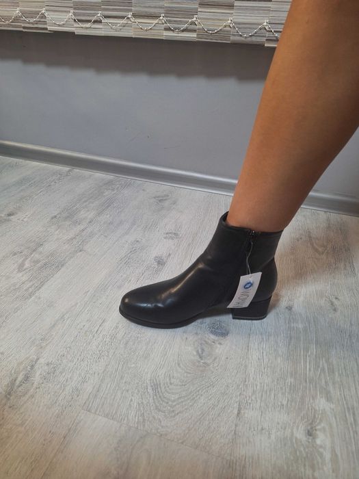 Продавам  нови дамски   боти