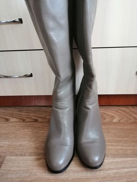 Продам женские сапоги