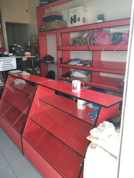 Витрины стелажи как новые