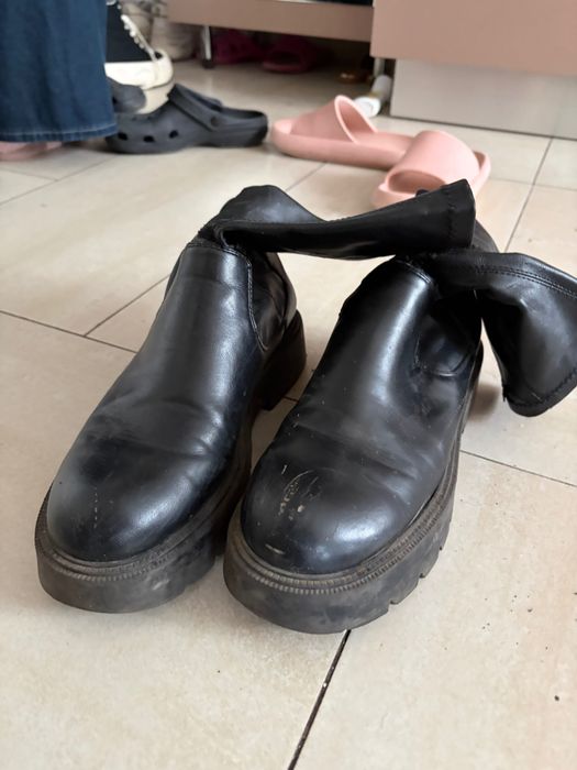 Bocanci Negri Bershka