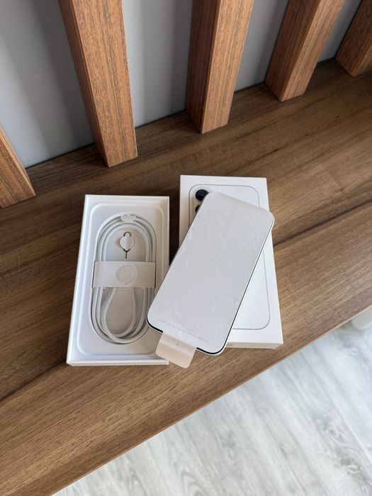 Iphone 16 White - Nou