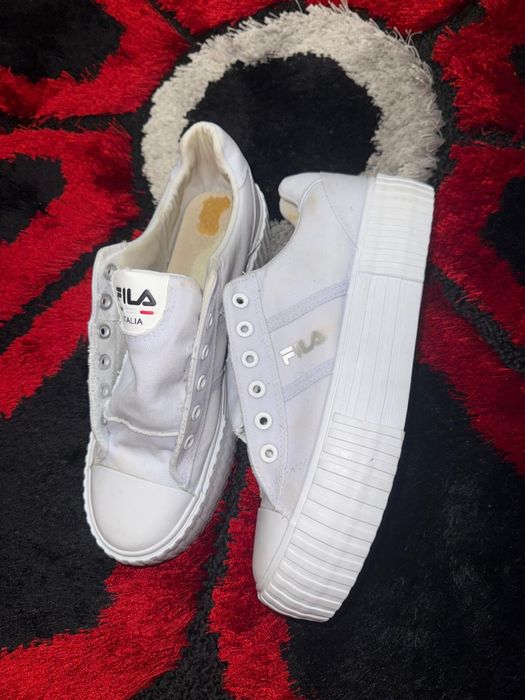 Vand adidasi fila