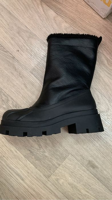 Продам сапоги новые