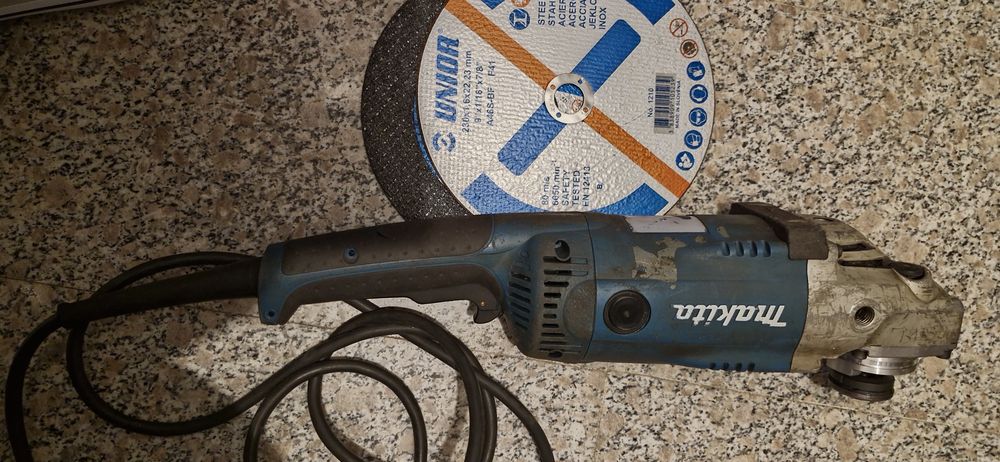 Vând polizor Makita GA9020