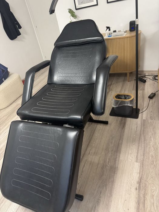 Vand pat reclinabil de cosmetica negru , conditii foarte bune