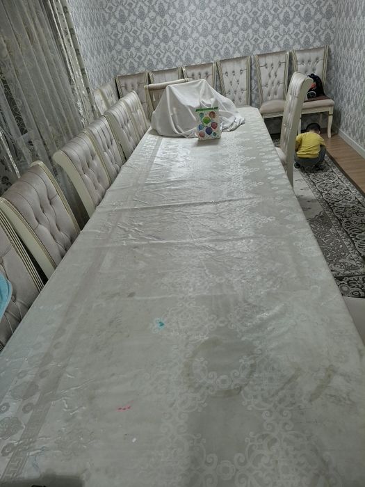 Продается стол для гостиной