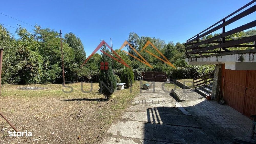 Vila de vanzare, teren 3100 mp, 7 camere, 6 grupuri sanitare, 3 CT, an