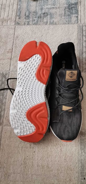 Продам кроссовки стильные