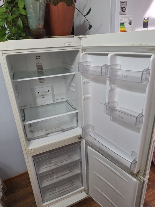 Продаётся б/у холодильник .Продаётся, продаётся, продаётся, продаётся.