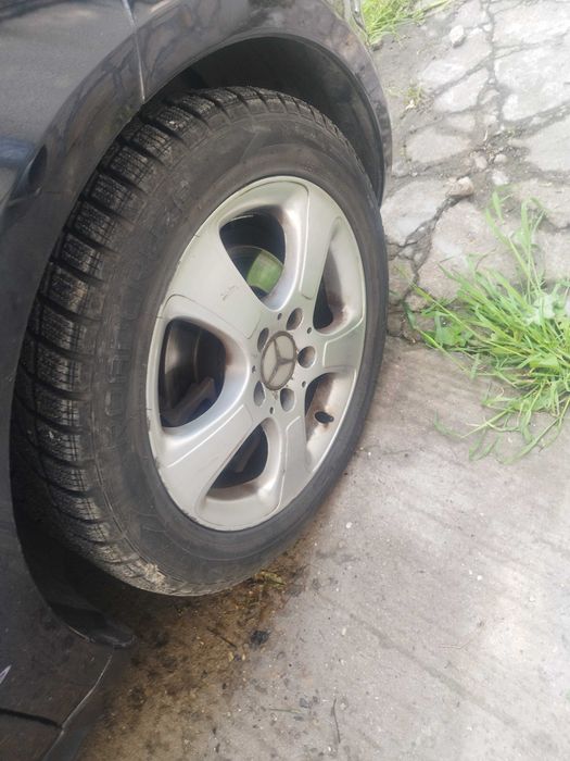 Лек автомобил Мерцедес