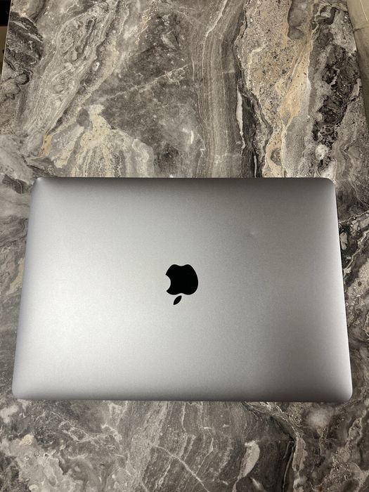 MacBook Air M1 (2020) | 8GB RAM | Добро състояние