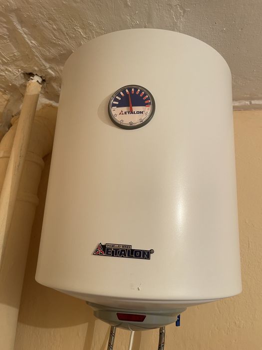 Боллер Аристон почти новый на гарантии