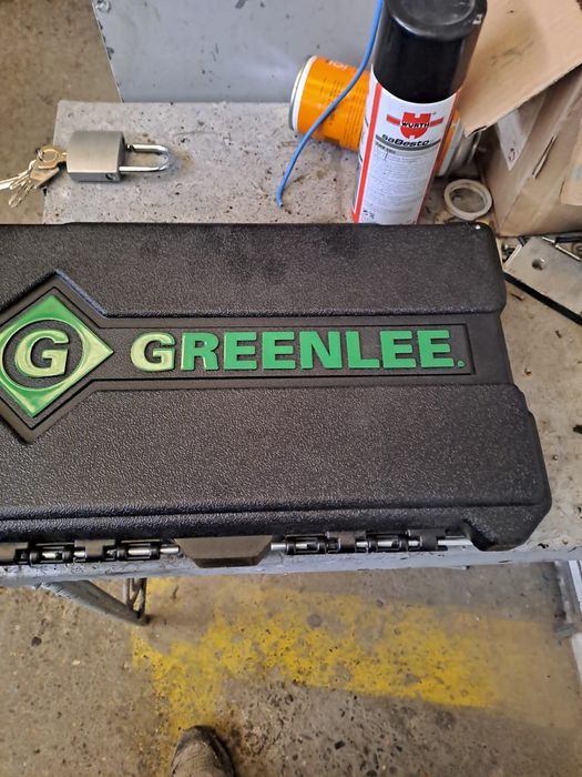 trusă profesională manuală de perforat tablă (pentru doze/panouri electrice)