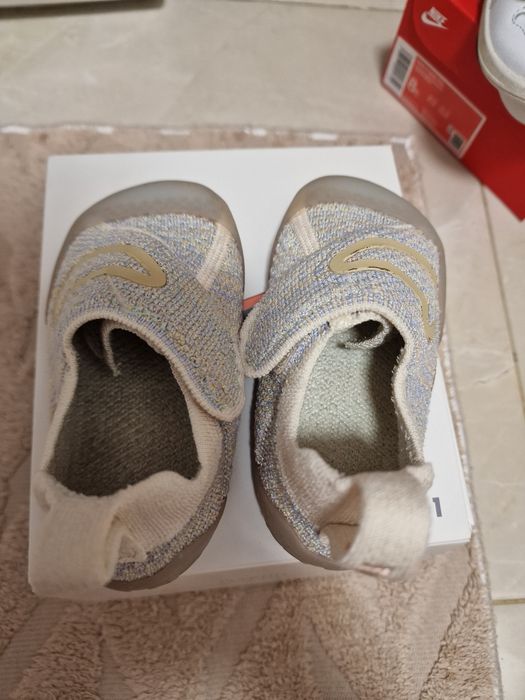 Боси обувки Nike
