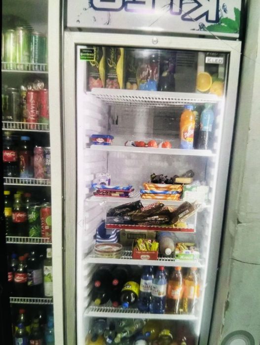 Продам Витринные холодильник 2 ПО цене 1