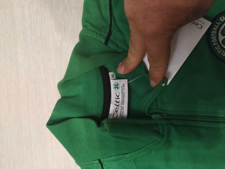 Суичър на Celtic, размер М.