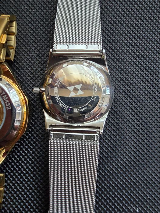 Часовници различни