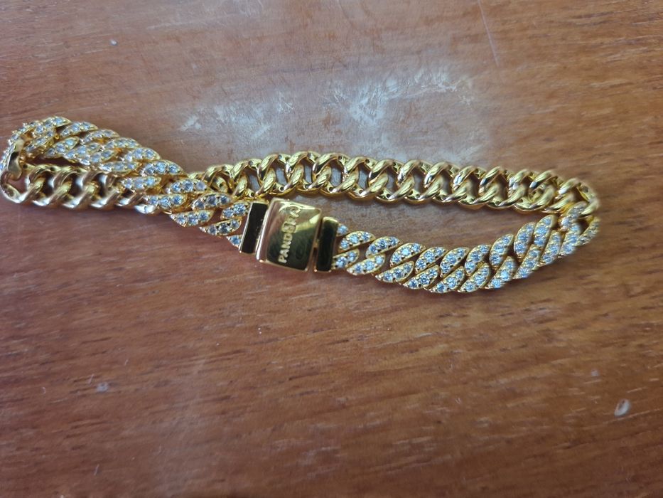 Пандора златна ..