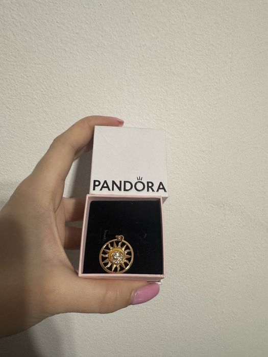 Бижута Guess Pandora и кейс за 15pro max