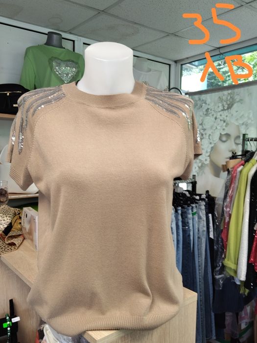 Дамски тениски и блузи