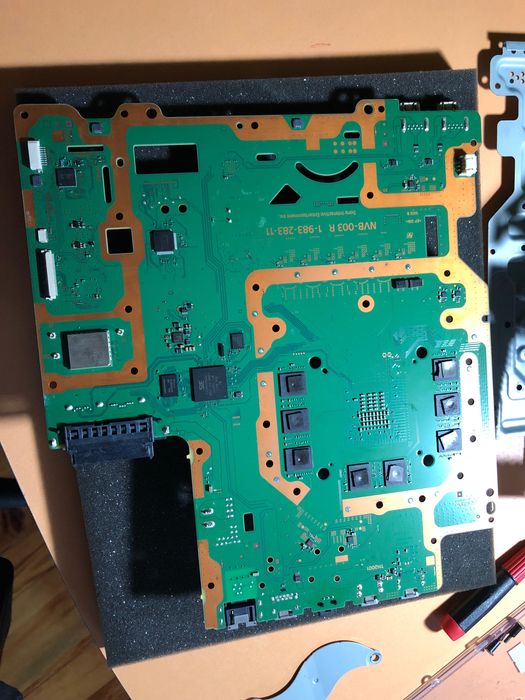 PS4 Pro 1TB РАБОТЕЩА Четете описанието