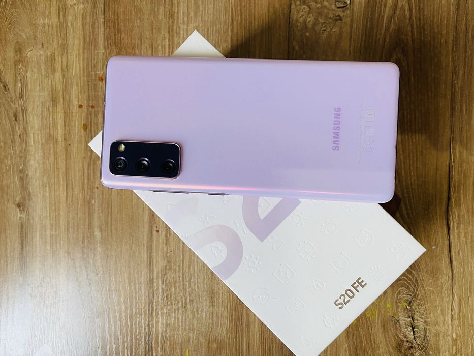 Samsung S20 FE с первый рук