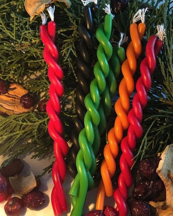 Тонкие цветные свечи из пчелиного воска из России