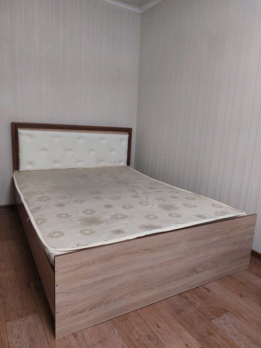 Двуспальный кровать