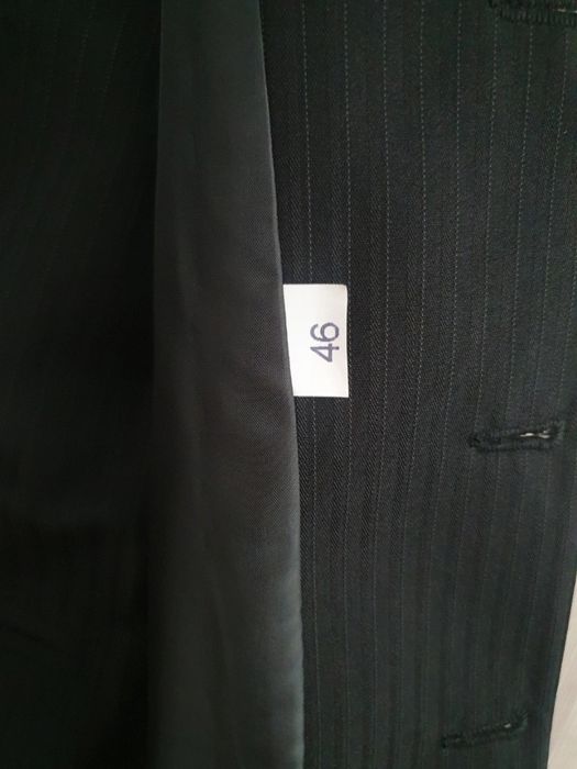 Vând costum negru bărbătesc