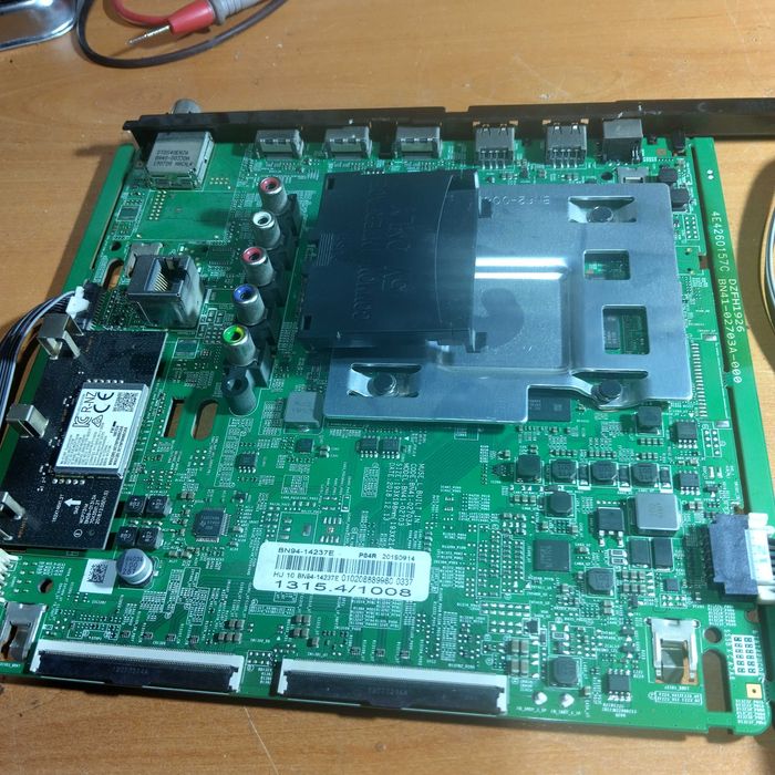 Продавам SAMSUNG UE49RU7302KXXH Извит екран. На части.