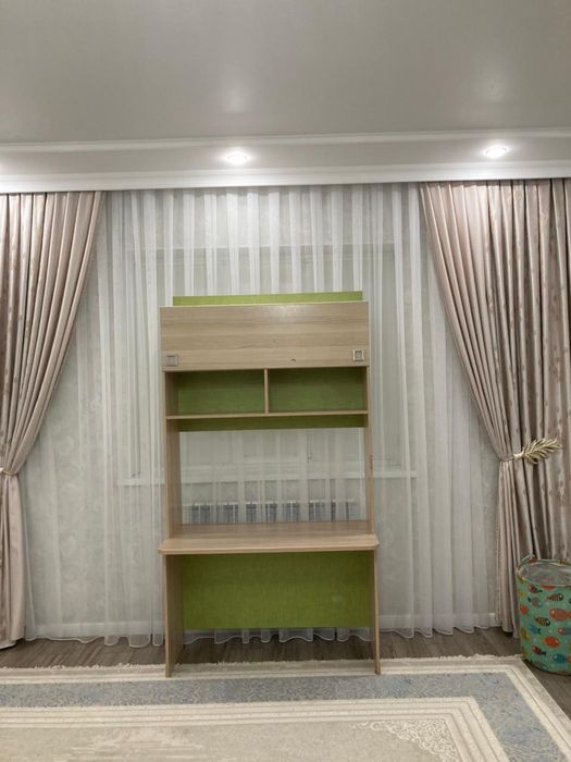 Продам стол с подвесным шкафом